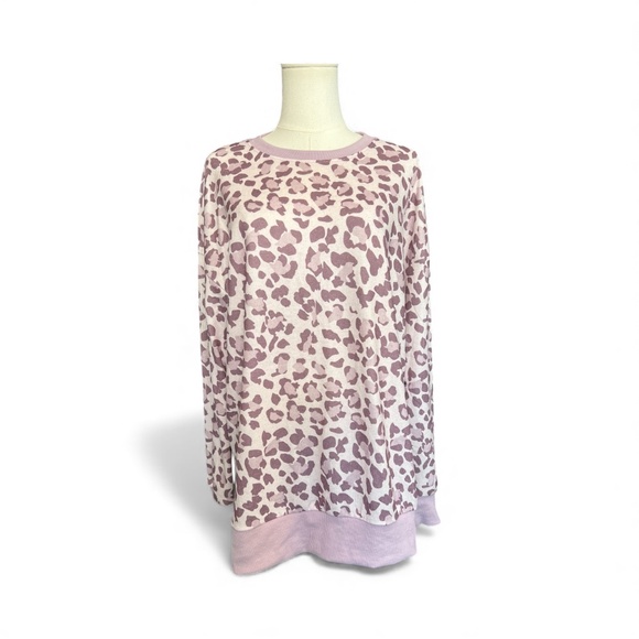 Angashion Tops - 💜🤍 EUC ANGASHION Lavender & White Leopard Print Sweatshirt | Sz L